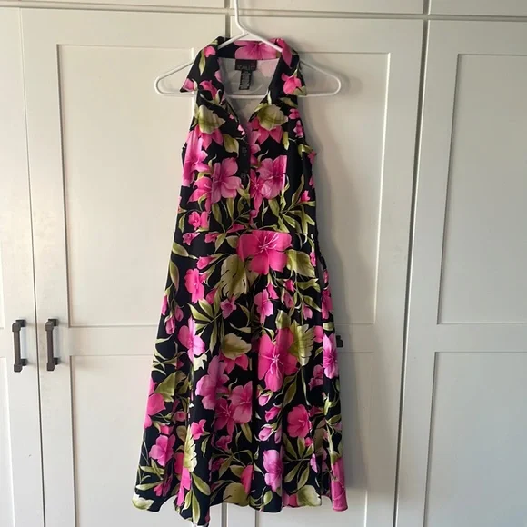 Flower dress - Picture 1 of 6